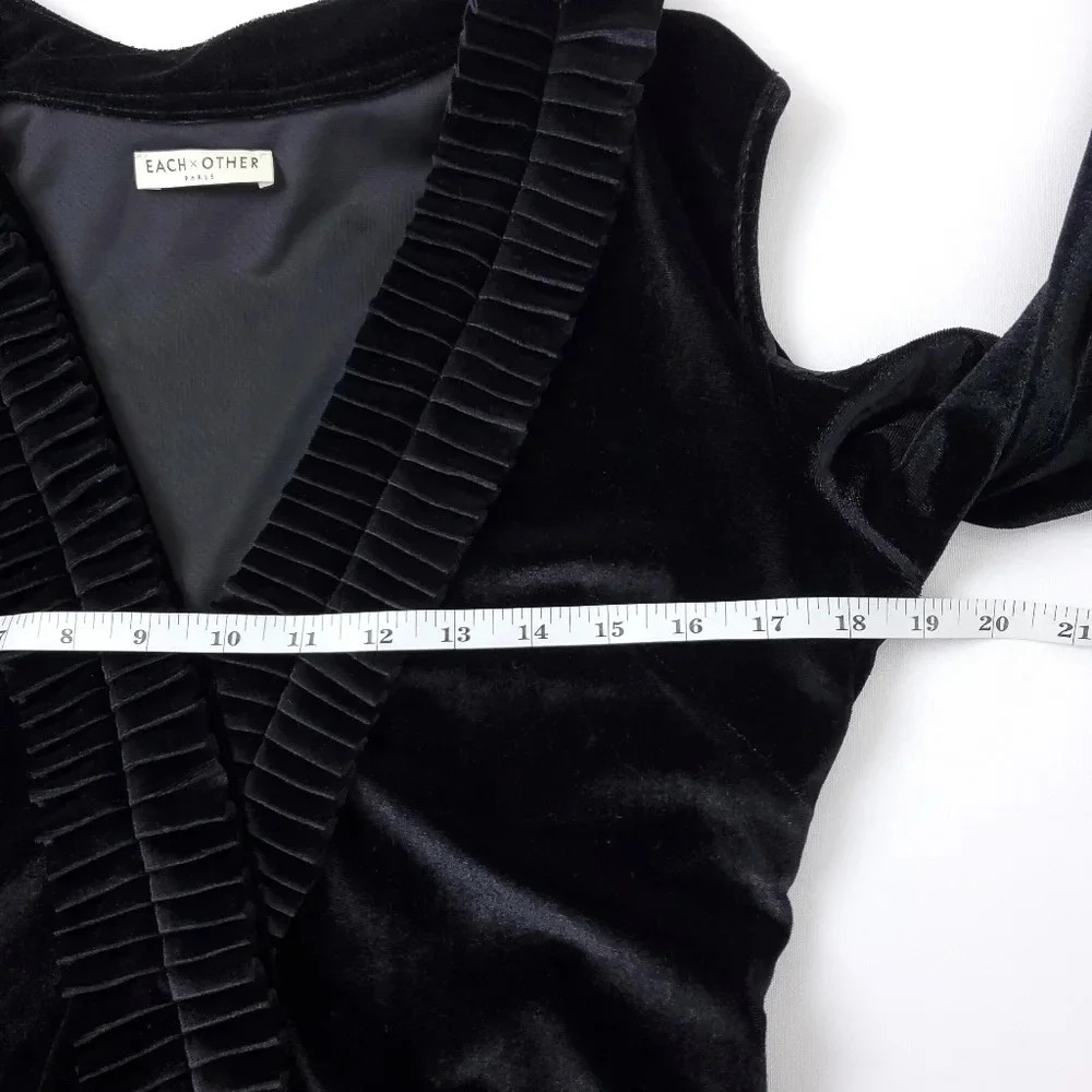 EACH X OTHER Pleated Velvet Cold-shoulder Maxi Dress In Black S - Picture 9 of 14
